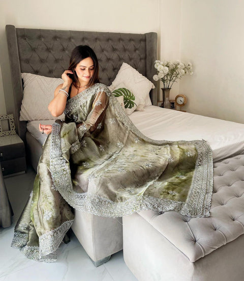 Exclusive Premium Burburry Spray Print Saree