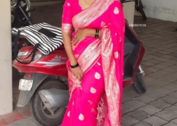 Pure Dola Silk Saree with Zari Jacquard Weaving & Fancy Latkan