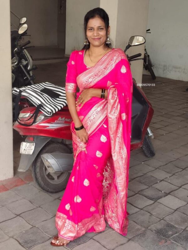 Pure Dola Silk Saree with Zari Jacquard Weaving & Fancy Latkan